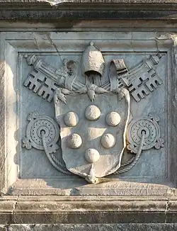 Brasão do papa Clemente VII (Giulio di Giuliano de Medici) na fachada