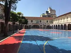 Pátio central do colégio