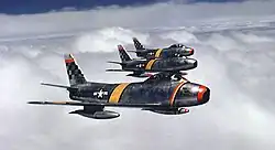 Uma formação de caças F-86 americanos sobrevoando a Coreia do Norte, em 1953.
