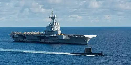 O porta aviões francês Charles De Gaulle.