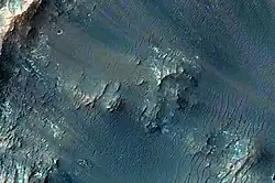 Imagem aproximada da cratera Columbus, vista pela HiRISE.