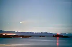 Cometa C/2020 F3 visível do hemisfério sul. Foto do Monte Maunganui, Tauranga, Nova Zelândia em 27 de julho de 2020 às 06:45 NZT