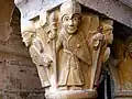 Capitel figurativo românico na abadia de Ste-Foy.