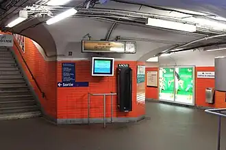 Os corredores de correspondência, decorados em estilo "Mouton" antes da sua renovação em 2014.