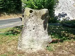 Pedra pequena de elevação, rue Vieille Saint-Martin.
