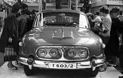 Tatra 603-2 (also 2-603); modelo reestilizado com quatro faróis próximos uns dos outros