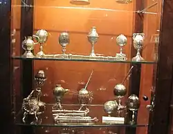 Cuias antigas em prata.