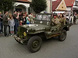 “Dia D” em Hel, agosto de 2011: desfile de veículos na rua Wiejska