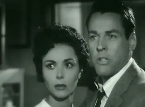 Dana Wynter e Kevin McCarthy em cena do clássico Invasion of the Body Snatchers