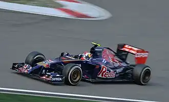 Daniil Kvyat pilotando a STR9 no Grande Prêmio da China de 2014.