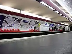 Vista geral da plataforma em direção a Nation da linha 6.