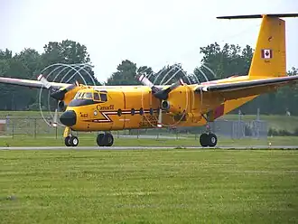 Vórtices podem se formar na ponta das pás de hélice, como visto nesse DHC-5 Buffalo.