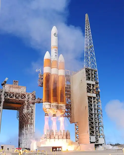 Delta IV Heavy lança uma carga útil classificada National Reconnaissance Office em 28 de agosto de 2013, a partir da Base da Força Aérea de Vandenberg, Califórnia.