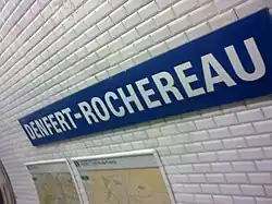 Uma das placas da estação (linha 6).