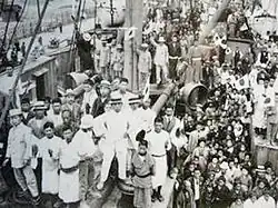 Os primeiros imigrantes no navio Kasato Maru (1908).