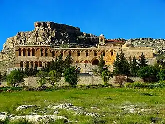 Mosteiro ortodoxo sírio de Mor Hananyo (em turco: Deyrülzafarân Manastırı), a 4 km da cidade de Mardim