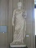 Estátua atribuída à Dídia Clara no Museu do Louvre, em Paris.