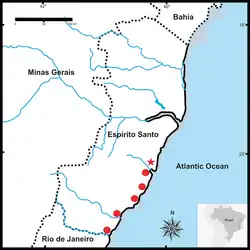Os círculos em vermelho correspondem as cidades onde é encontrada e a estrela corresponde ao local onde o holótipo foi encontrado, no Espírito Santo.