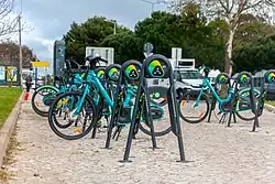 Uma doca BiCas, junto à Estação Ferroviária de Carcavelos.