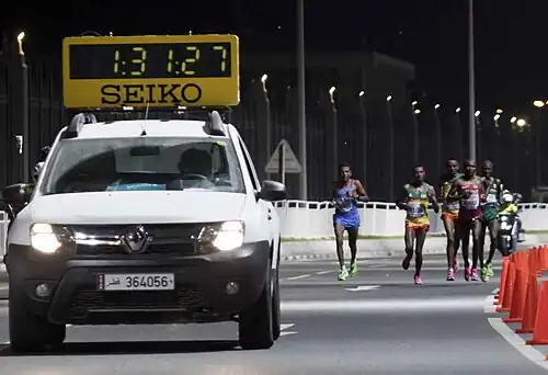 A maratona masculina, disputada na madrugada por causa do calor de Doha.
