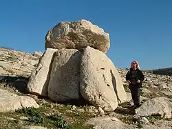 Dolmen no campo Kuejiyeh dolmen perto de Madaba, Jordânia