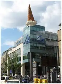 Dropped Cone 2001, Claes Oldenburg e Coosje van Bruggen, Neumarkt area, Colônia, Alemanha