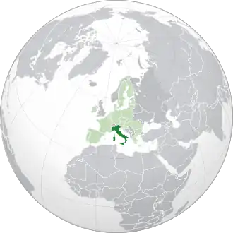Localização da Itália (em verde escuro) na União Europeia (em verde claro)