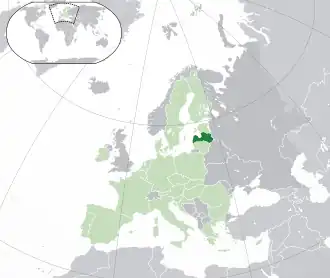 Localização da Letônia (em verde) No continente europeu (em cinza) Na União Europeia (em verde-claro)
