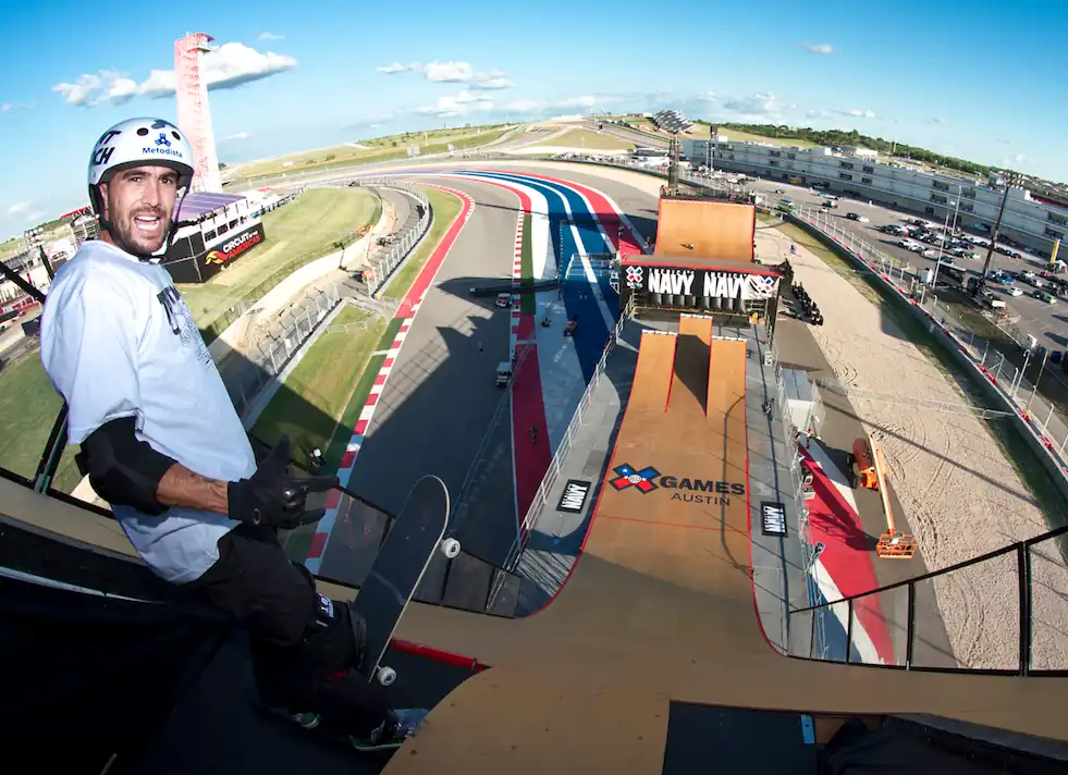 Edgard_"Vovo"_Pereira_at_the_top_of_the_megaramp_at_X_Games_Austin_2015
