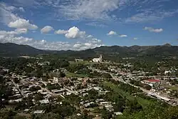 Vista da cidade com a Basílica ao fundo.
