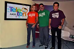 Ratinho ao lado da apresentadora Eliana e do cantor Daniel no Teleton.