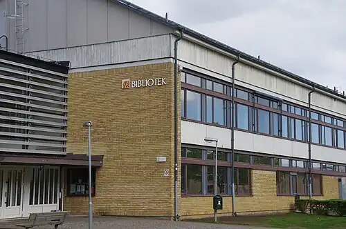 A escola e biblioteca pública de Elineberg