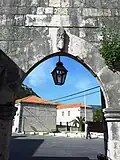 Entrada das muralhas da cidade de Ston.