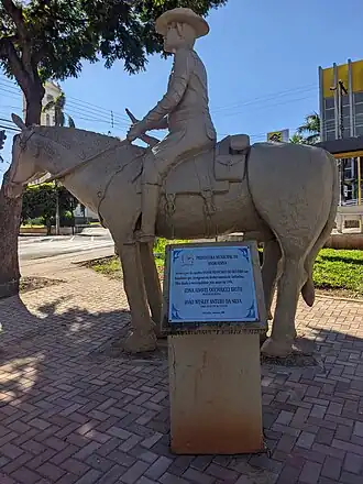 Escultura de Osmar Francisco em homenagem aos boiadeiros