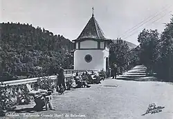 Esplanada e elevador.