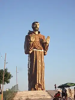 Estátua gigante em Canindé, Brasil