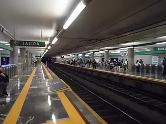 Plataformas de embarque da Estação Belisario Domínguez.