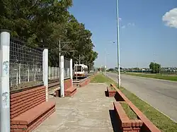 Eléctrico na estação do Parque de la Ciudad.