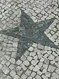 Estrela na calçada do passeio.