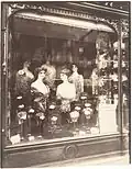 Barbearia em 1910 (foto de Eugène Atget).