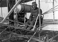 Eugène Lefebvre (1898), piloto de teste e pioneiro da aviação, o primeiro piloto do mundo para morrer voar um avião com motores