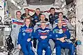 Nove astronautas na ISS na transição entre as Expedições 37 e 38.