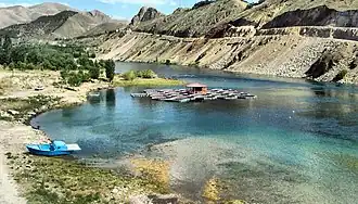 O rio Eufrates no distrito de Keban