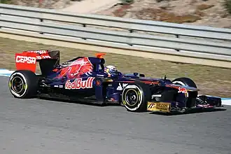 Daniel Ricciardo pilotando a STR7 durante os testes em Jerez.