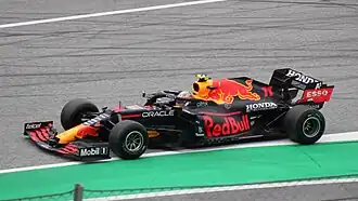 Sergio Pérez Pilotando o RB16B no GP da Áustria de 2021.