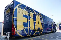 Veículo transportador da FIA durante os testes de pré-temporada em 2013 na Catalunha
