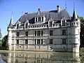Vista do Château d'Azay-le-Rideau a partir do jardim