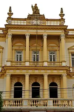 Detalhes da fachada principal.