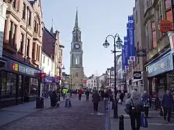 Rua na área comercial de Falkirk