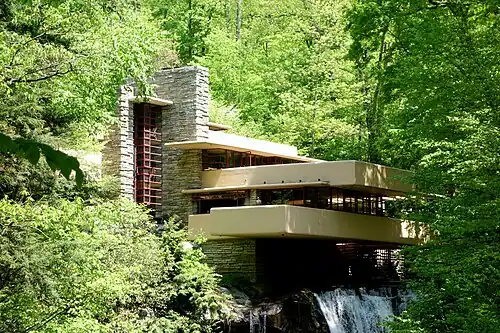 Casa da Cascata por Frank Lloyd Wright (1928–34)